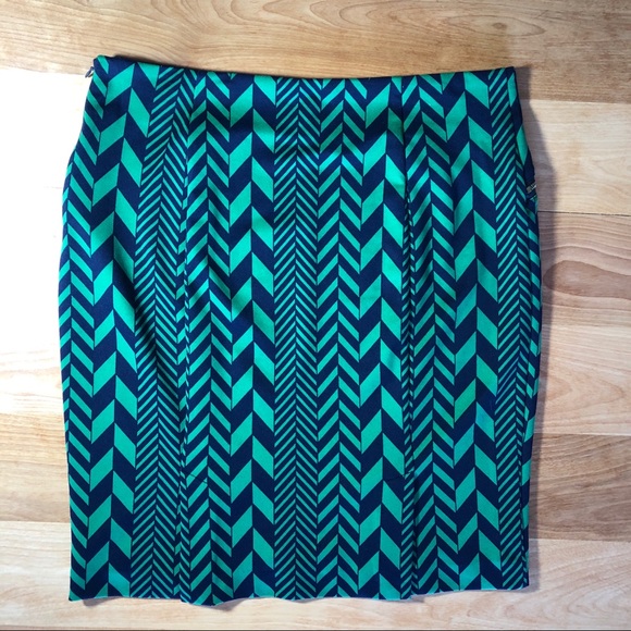 Michael Kors navy/green skirt - Picture 4 of 5
